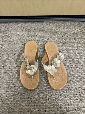 BOC by Born Hensley Flower Sandals